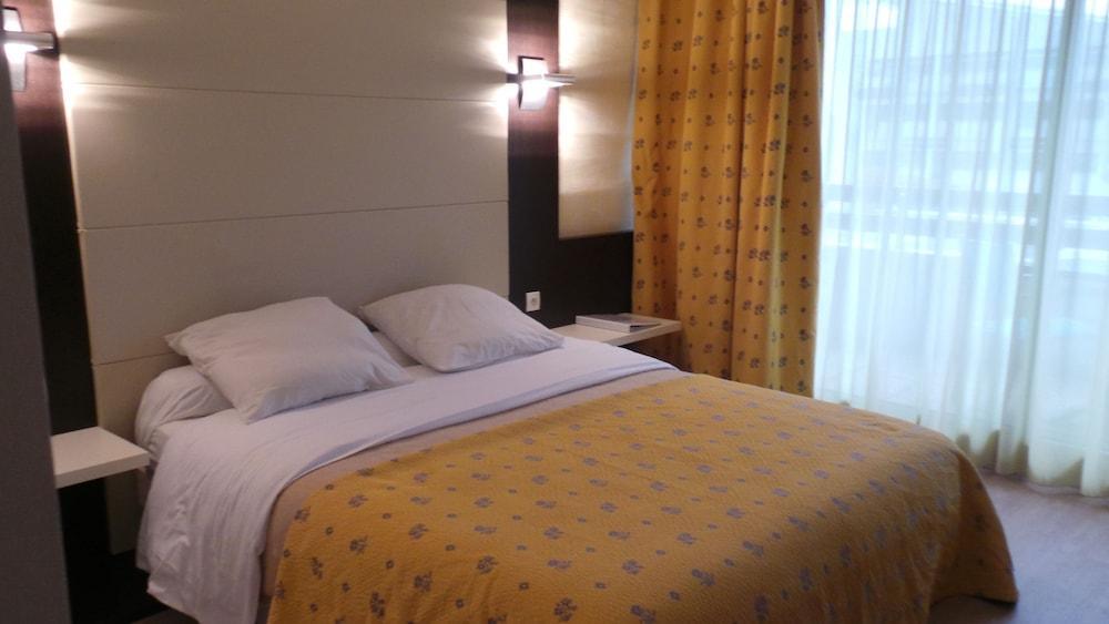 The Originals City, Hotel Galaxie, Nice Aeroport Saint-Laurent-du-Var Bagian luar foto
