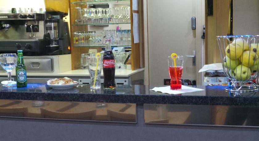 The Originals City, Hotel Galaxie, Nice Aeroport Saint-Laurent-du-Var Bagian luar foto