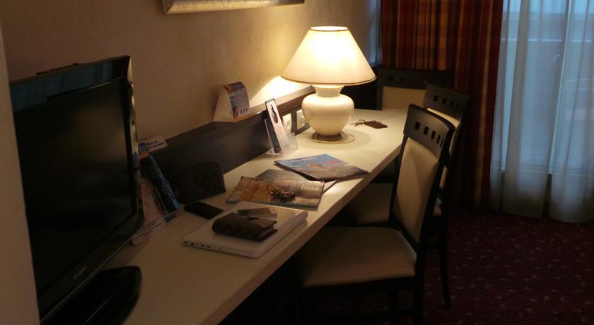 The Originals City, Hotel Galaxie, Nice Aeroport Saint-Laurent-du-Var Bagian luar foto