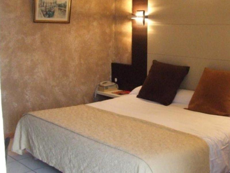 The Originals City, Hotel Galaxie, Nice Aeroport Saint-Laurent-du-Var Bagian luar foto