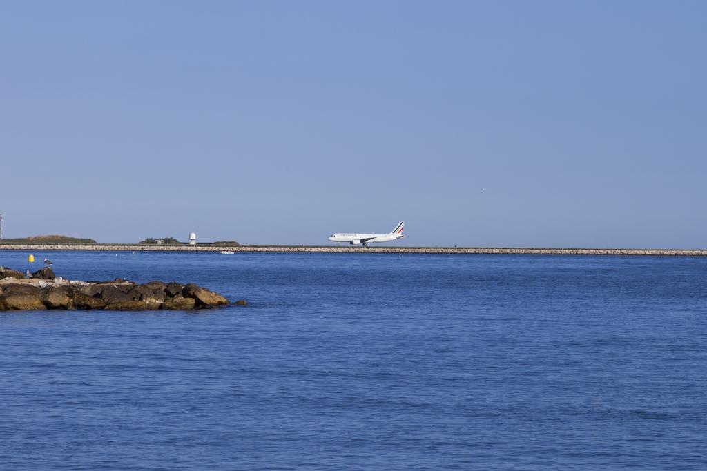 The Originals City, Hotel Galaxie, Nice Aeroport Saint-Laurent-du-Var Bagian luar foto