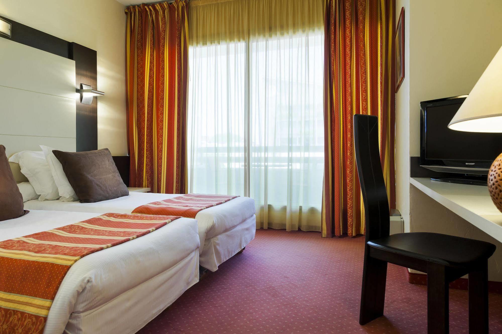 The Originals City, Hotel Galaxie, Nice Aeroport Saint-Laurent-du-Var Bagian luar foto