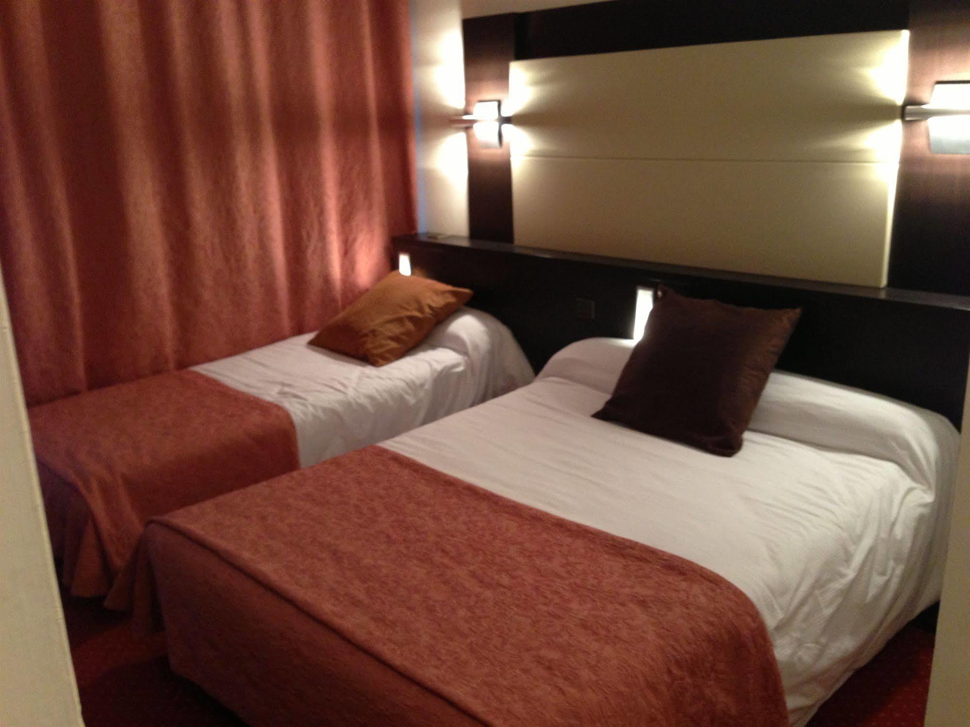 The Originals City, Hotel Galaxie, Nice Aeroport Saint-Laurent-du-Var Bagian luar foto
